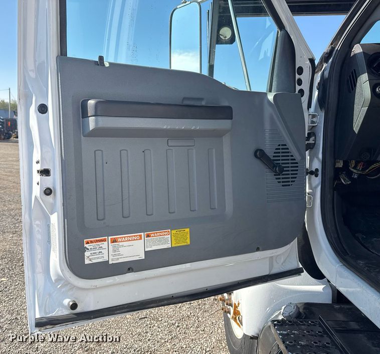 image for item EG2238 2011 Ford F750 Super Duty chipper truck