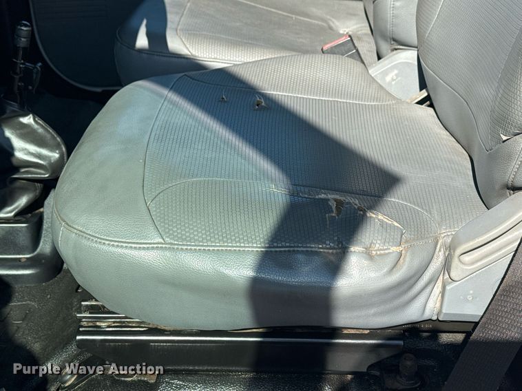 image for item EG2238 2011 Ford F750 Super Duty chipper truck