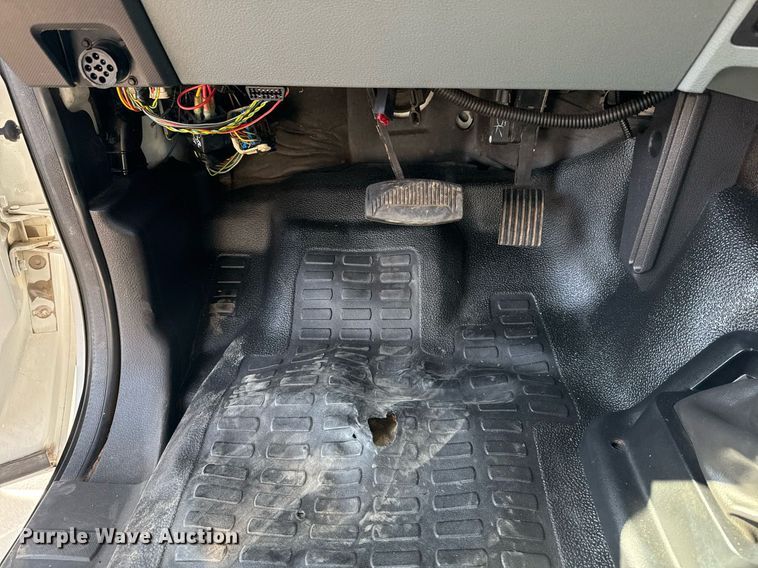 image for item EG2238 2011 Ford F750 Super Duty chipper truck