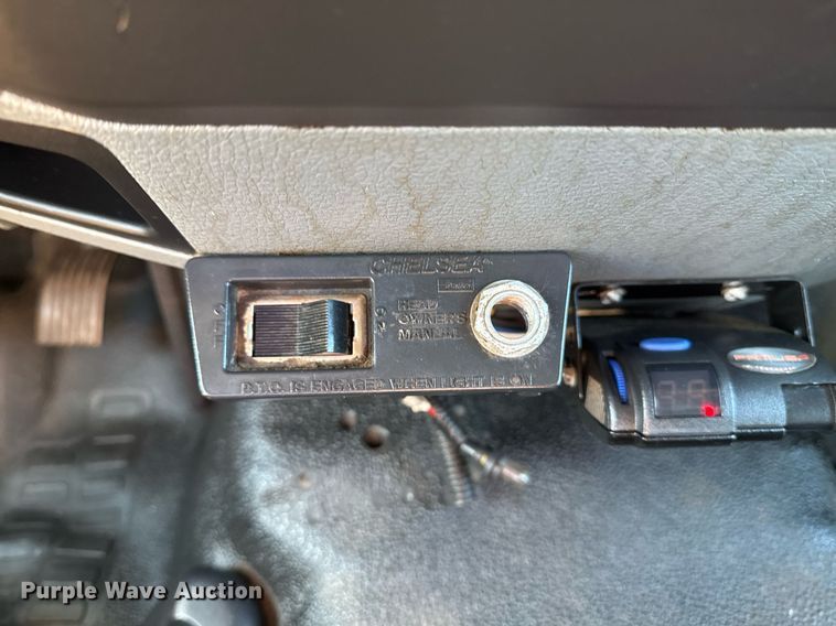 image for item EG2238 2011 Ford F750 Super Duty chipper truck