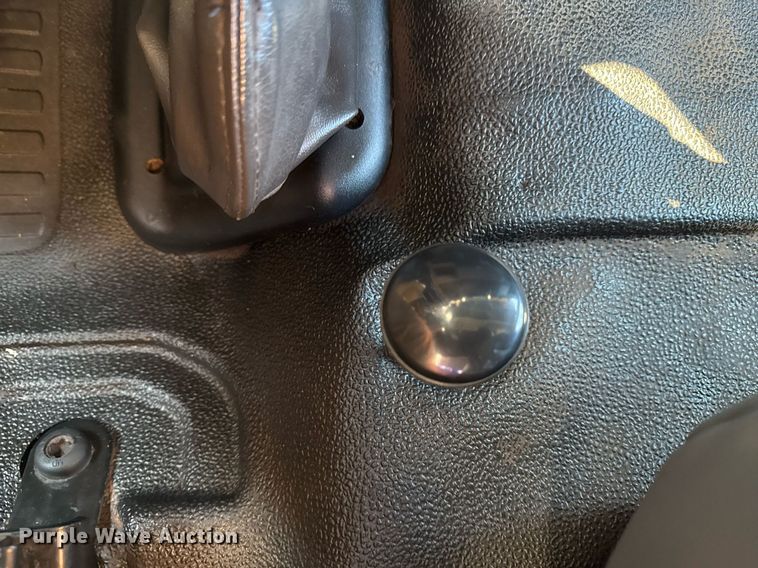 image for item EG2238 2011 Ford F750 Super Duty chipper truck