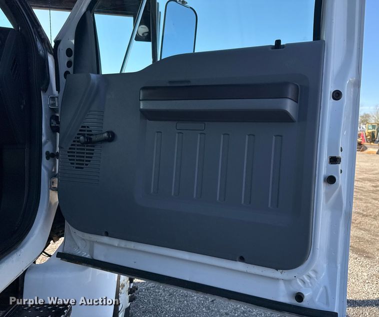 image for item EG2238 2011 Ford F750 Super Duty chipper truck