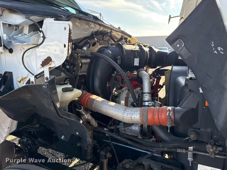 image for item EG2238 2011 Ford F750 Super Duty chipper truck