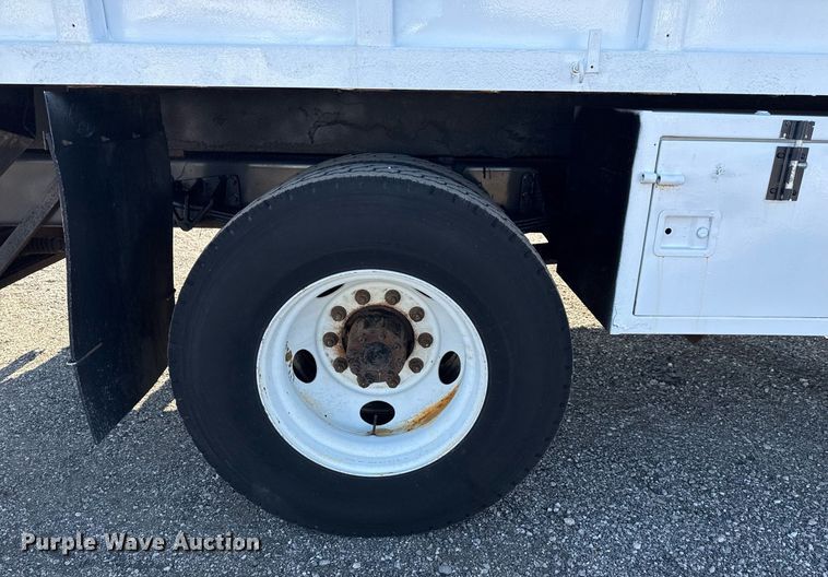 image for item EG2238 2011 Ford F750 Super Duty chipper truck