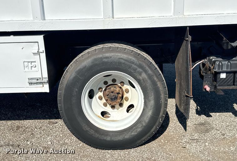 image for item EG2238 2011 Ford F750 Super Duty chipper truck