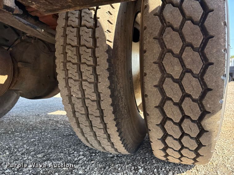 image for item EG2238 2011 Ford F750 Super Duty chipper truck