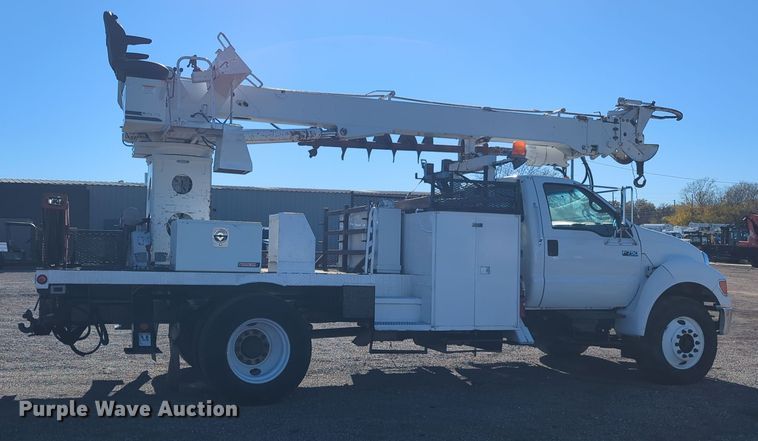 image for item EG2281 2009 Ford F750 Super Duty digger derrick truck