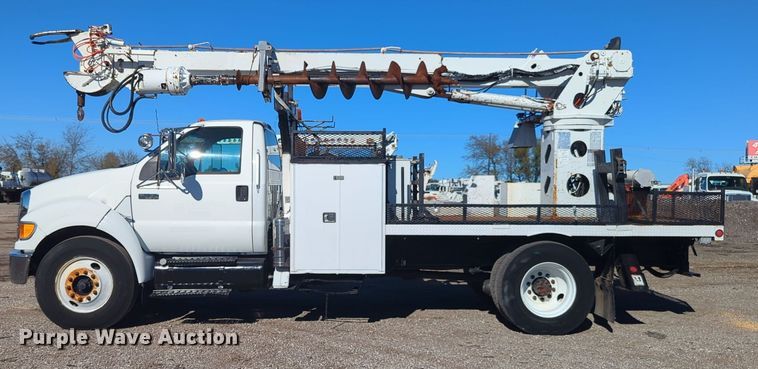 image for item EG2281 2009 Ford F750 Super Duty digger derrick truck