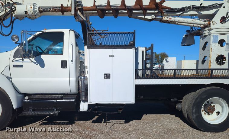 image for item EG2281 2009 Ford F750 Super Duty digger derrick truck