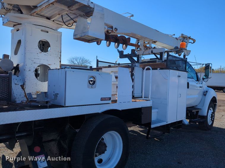 image for item EG2281 2009 Ford F750 Super Duty digger derrick truck