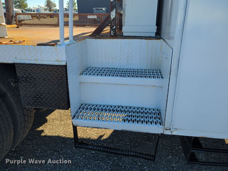 image for item EG2281 2009 Ford F750 Super Duty digger derrick truck