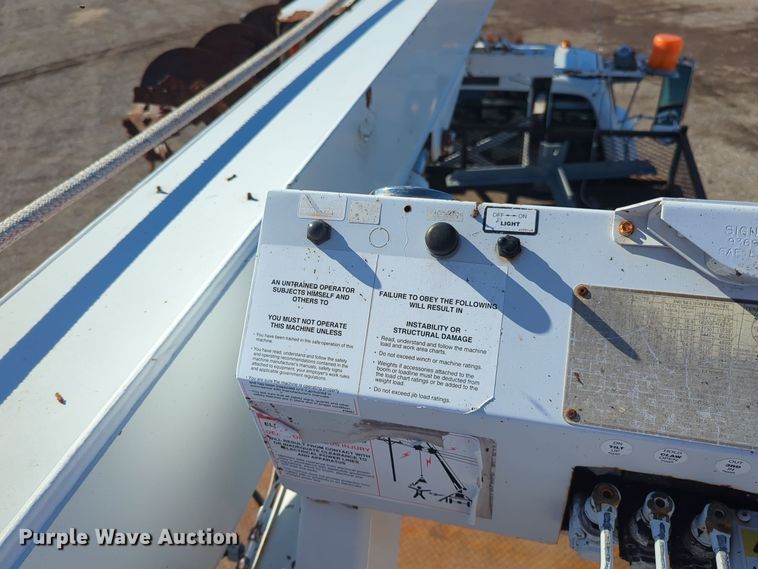 image for item EG2281 2009 Ford F750 Super Duty digger derrick truck