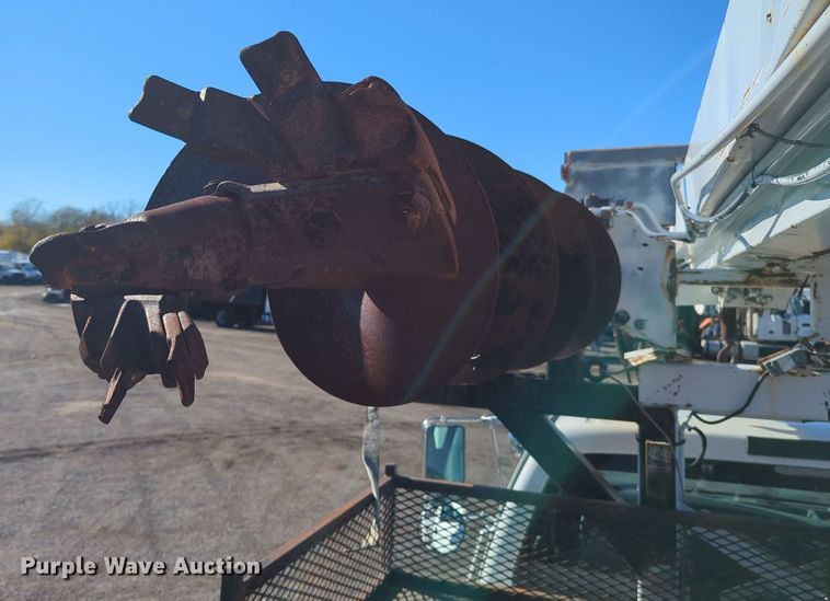 image for item EG2281 2009 Ford F750 Super Duty digger derrick truck