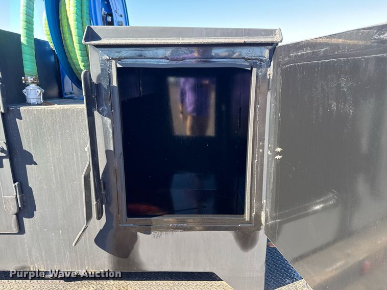 image for item EG2476 2010 Top Hat Inc utility trailer