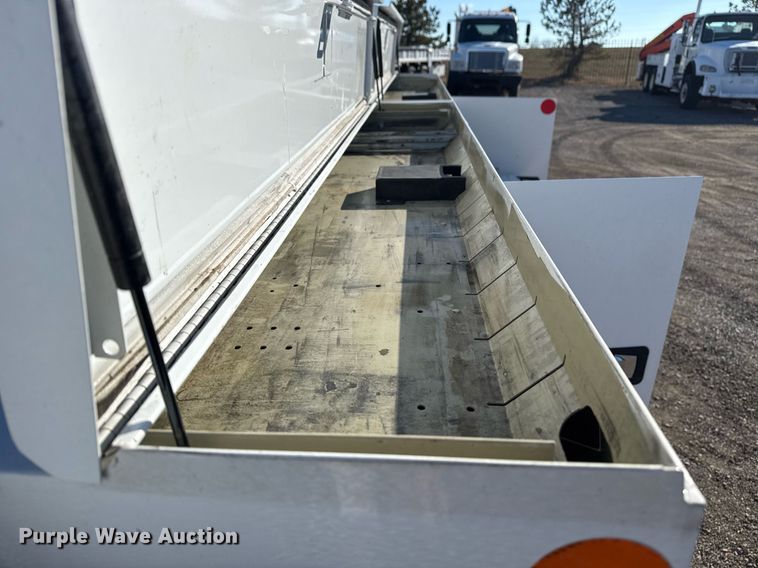 image for item EG2486 2017 Ford F450 Super Duty utility / service truck