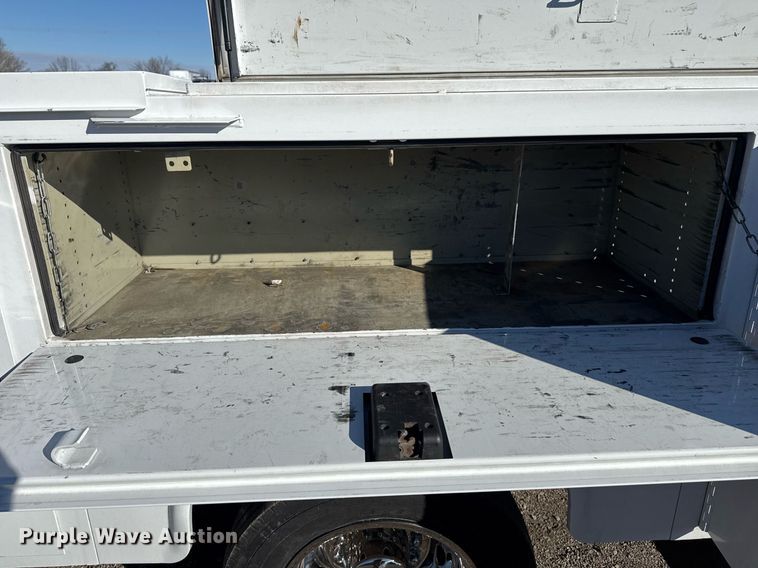 image for item EG2486 2017 Ford F450 Super Duty utility / service truck