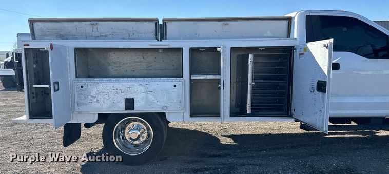 image for item EG2486 2017 Ford F450 Super Duty utility / service truck