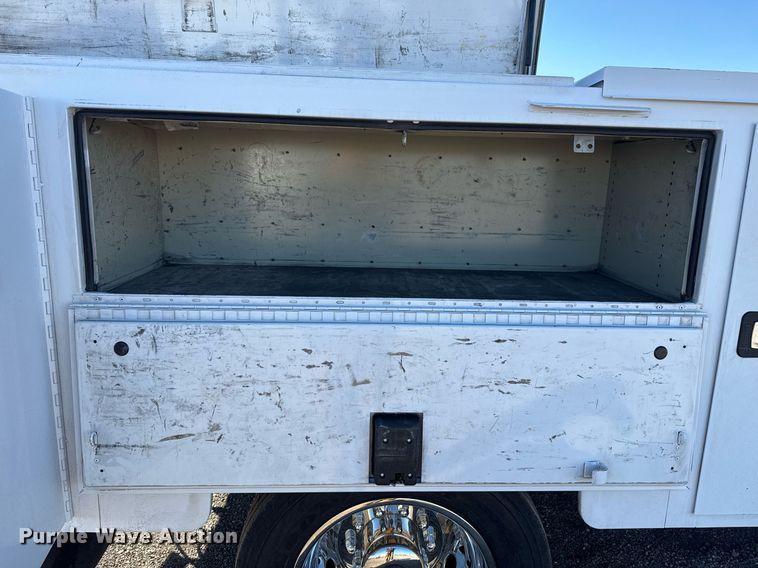 image for item EG2486 2017 Ford F450 Super Duty utility / service truck