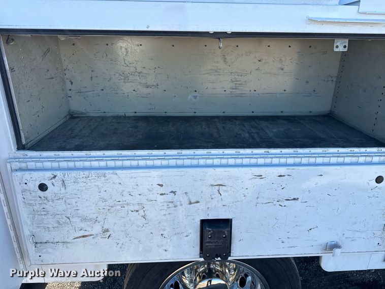 image for item EG2486 2017 Ford F450 Super Duty utility / service truck