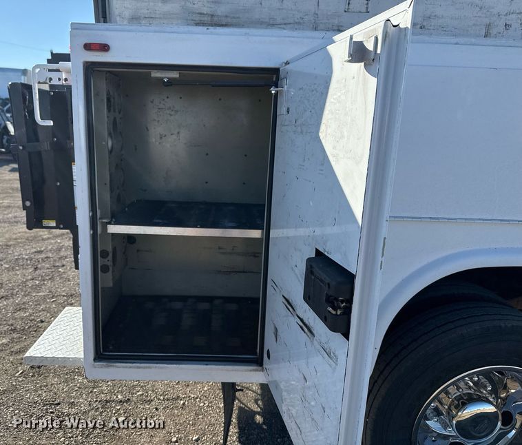 image for item EG2486 2017 Ford F450 Super Duty utility / service truck