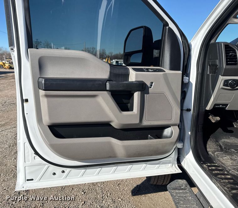 image for item EG2486 2017 Ford F450 Super Duty utility / service truck