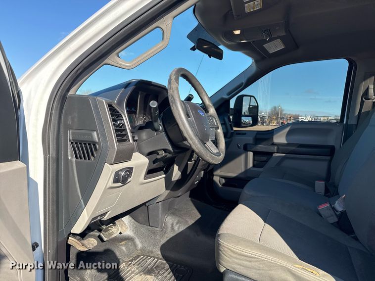 image for item EG2486 2017 Ford F450 Super Duty utility / service truck