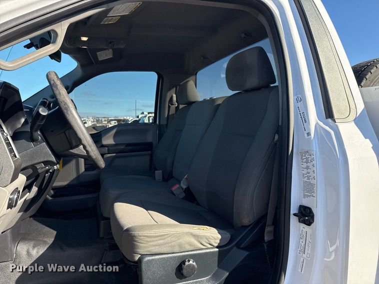 image for item EG2486 2017 Ford F450 Super Duty utility / service truck