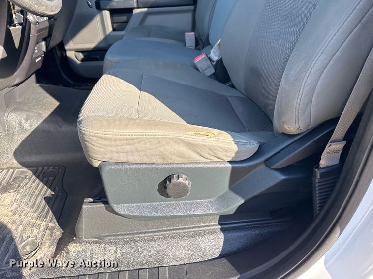 image for item EG2486 2017 Ford F450 Super Duty utility / service truck