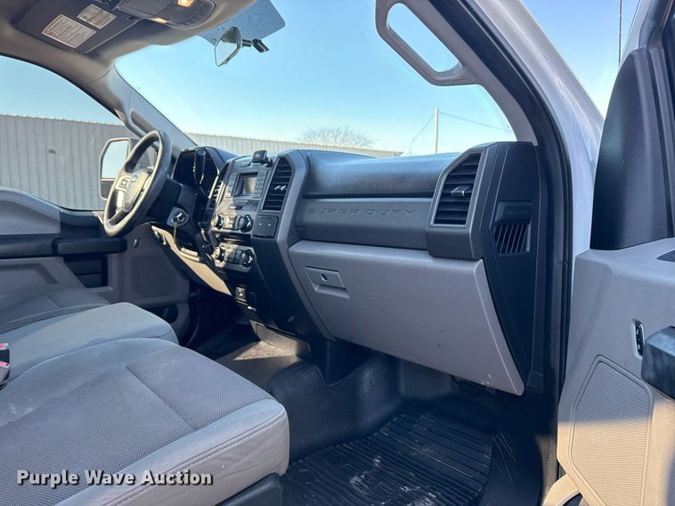 image for item EG2486 2017 Ford F450 Super Duty utility / service truck