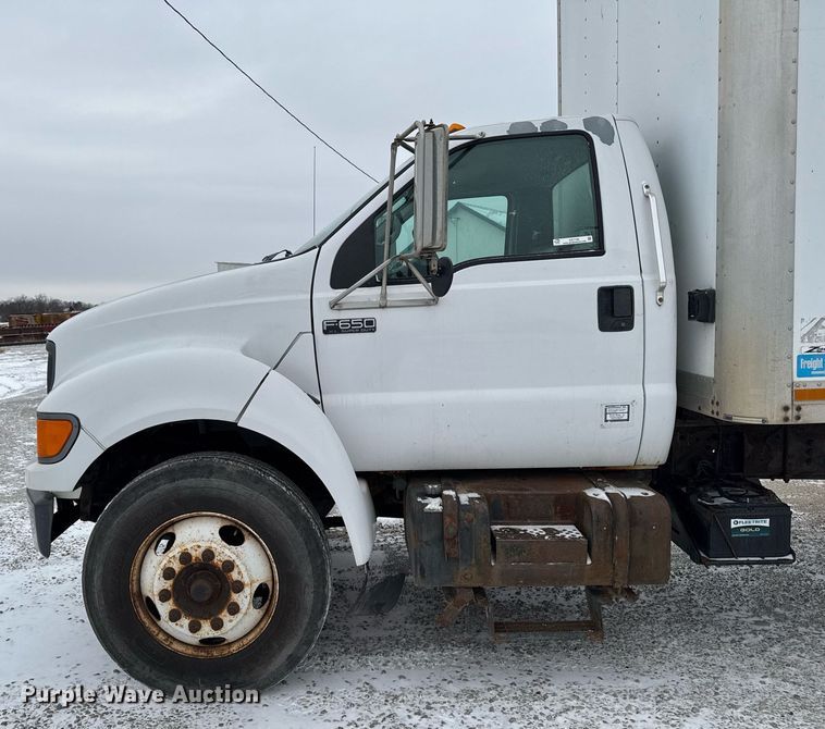 image for item EG7155 2003 Ford F650 Super Duty box truck