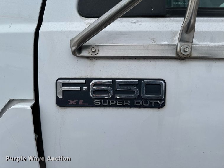 image for item EG7155 2003 Ford F650 Super Duty box truck