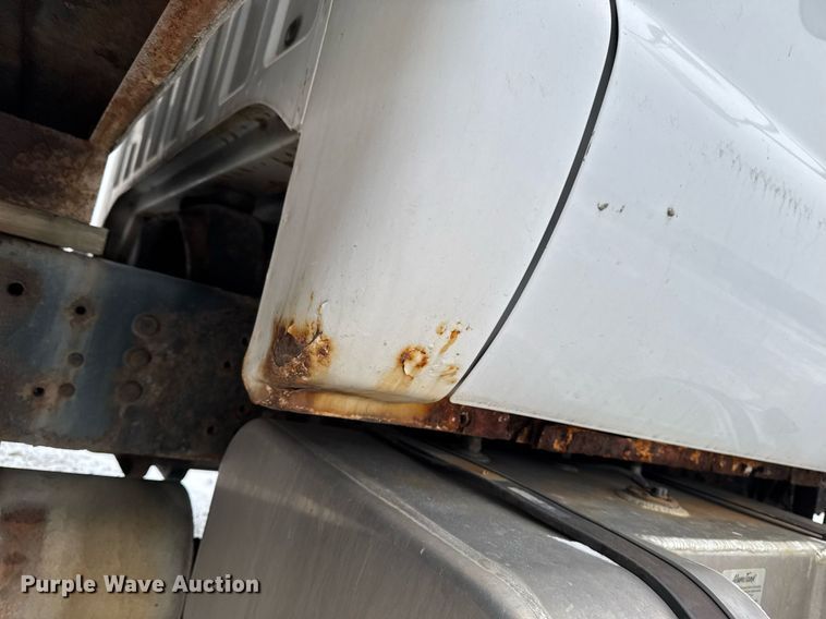 image for item EG7155 2003 Ford F650 Super Duty box truck