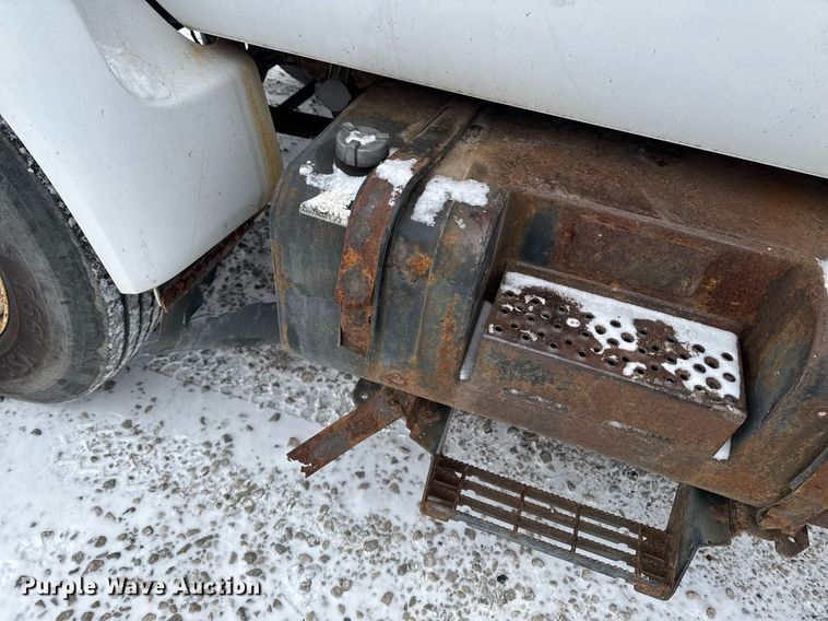 image for item EG7155 2003 Ford F650 Super Duty box truck