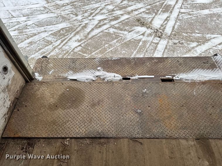 image for item EG7155 2003 Ford F650 Super Duty box truck