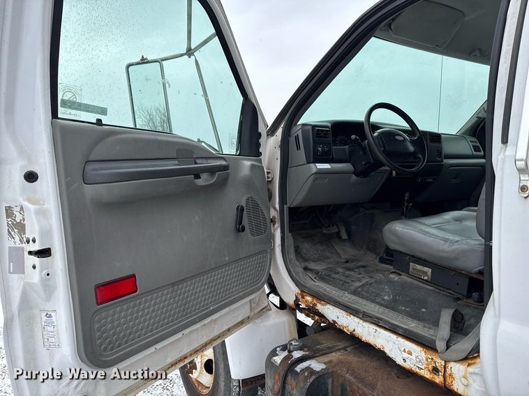 image for item EG7155 2003 Ford F650 Super Duty box truck