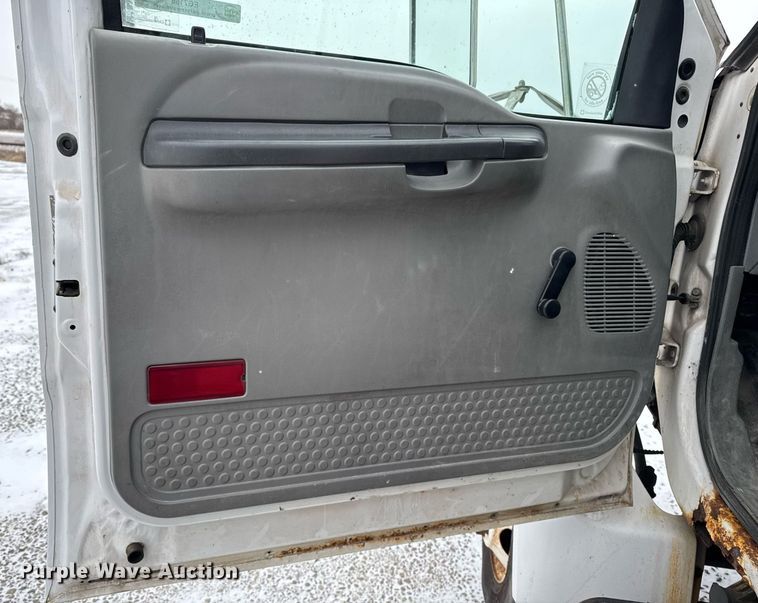 image for item EG7155 2003 Ford F650 Super Duty box truck