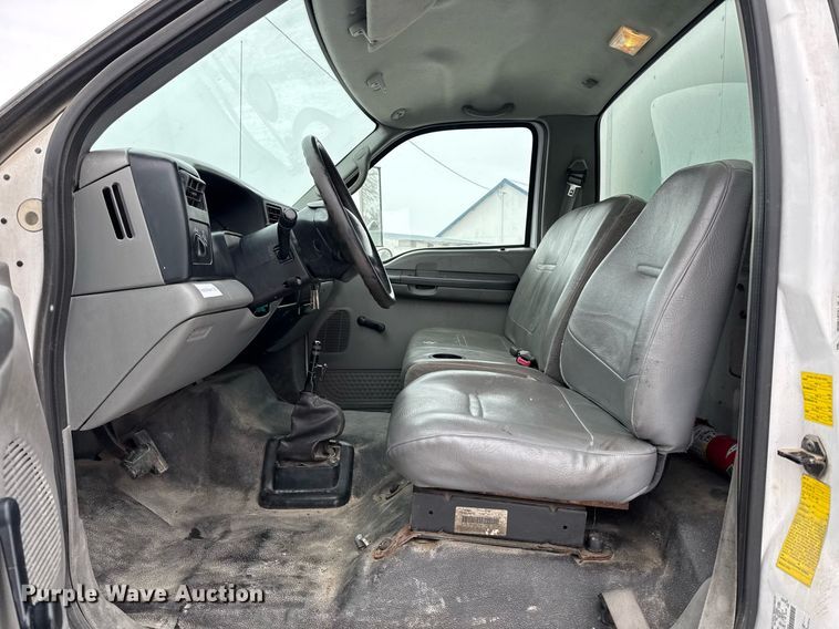 image for item EG7155 2003 Ford F650 Super Duty box truck