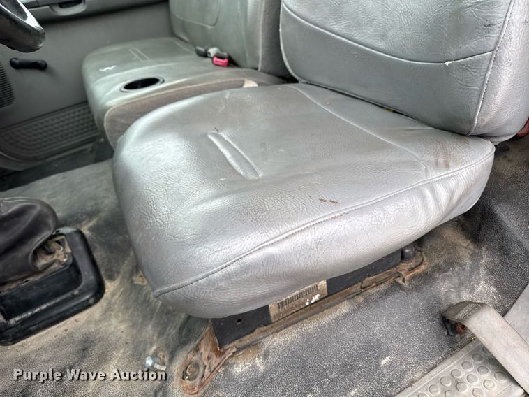 image for item EG7155 2003 Ford F650 Super Duty box truck