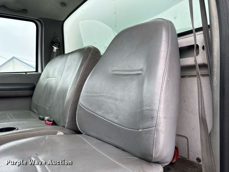 image for item EG7155 2003 Ford F650 Super Duty box truck