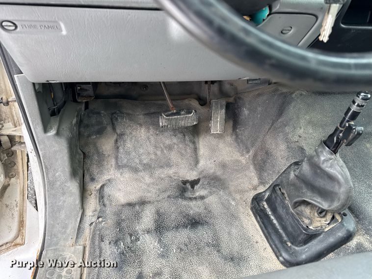 image for item EG7155 2003 Ford F650 Super Duty box truck