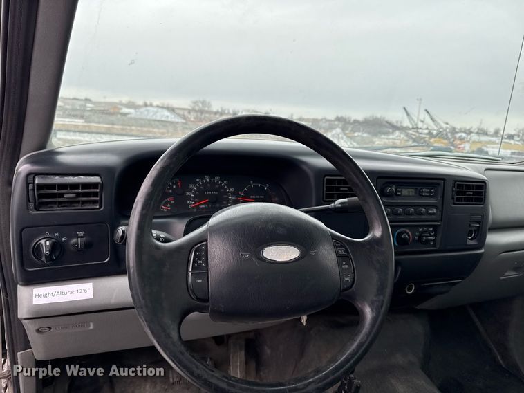 image for item EG7155 2003 Ford F650 Super Duty box truck