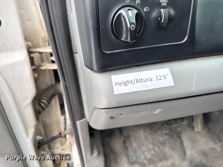 image for item EG7155 2003 Ford F650 Super Duty box truck