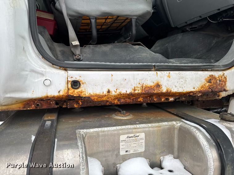 image for item EG7155 2003 Ford F650 Super Duty box truck