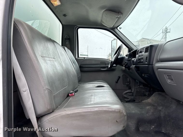 image for item EG7155 2003 Ford F650 Super Duty box truck