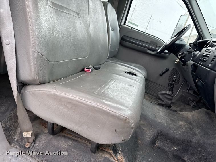 image for item EG7155 2003 Ford F650 Super Duty box truck