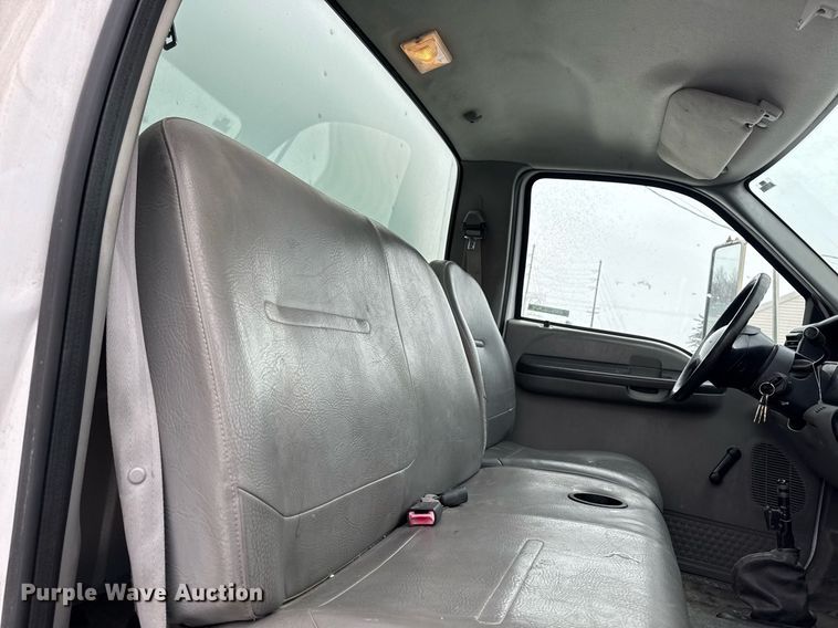 image for item EG7155 2003 Ford F650 Super Duty box truck