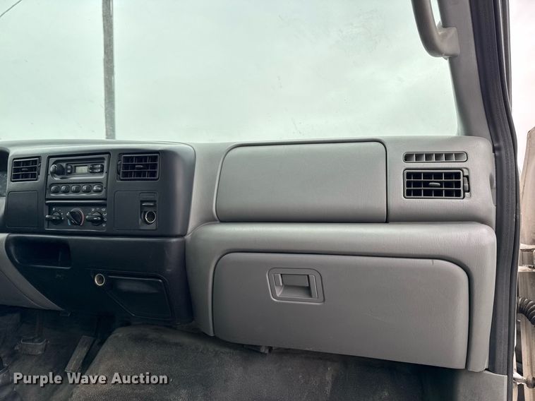 image for item EG7155 2003 Ford F650 Super Duty box truck