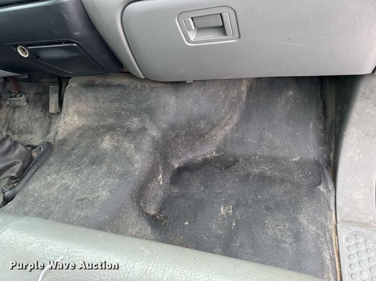 image for item EG7155 2003 Ford F650 Super Duty box truck