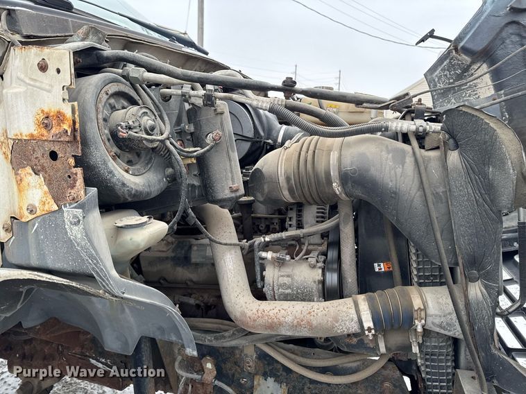 image for item EG7155 2003 Ford F650 Super Duty box truck