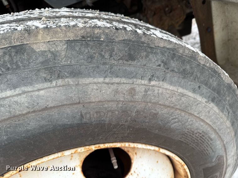 image for item EG7155 2003 Ford F650 Super Duty box truck